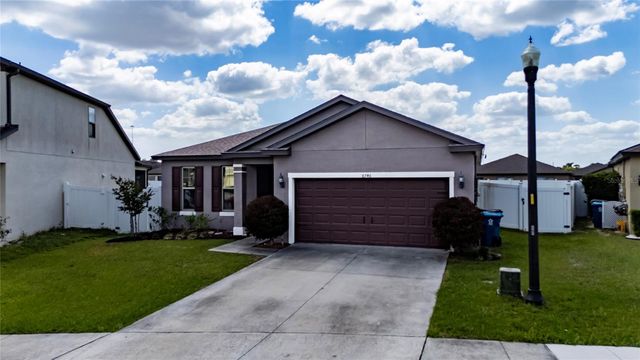 8746 CONOY AVENUE, Polk City, FL 33868