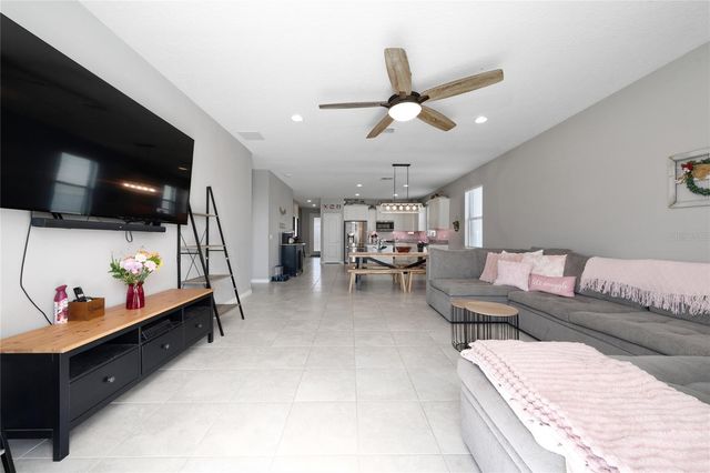 8746 CONOY AVENUE, Polk City, FL 33868