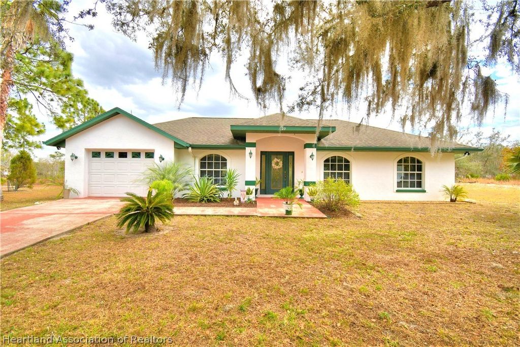 23 Armadillo Road, Frostproof, FL 33843