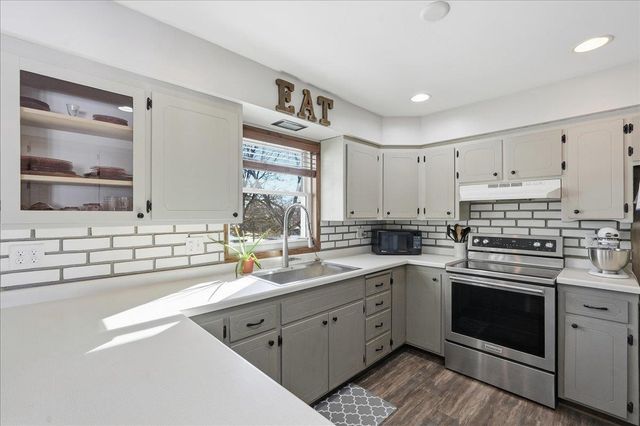 2817 Spring Hill Drive, Stoughton, WI 53589