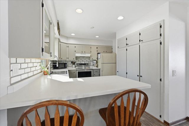 2817 Spring Hill Drive, Stoughton, WI 53589