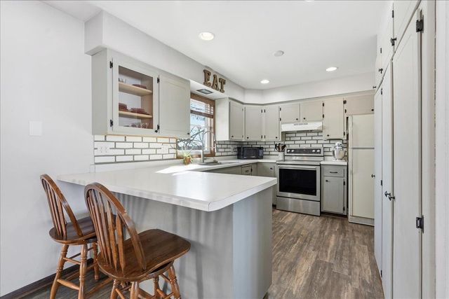 2817 Spring Hill Drive, Stoughton, WI 53589