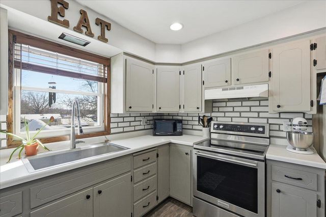 2817 Spring Hill Drive, Stoughton, WI 53589