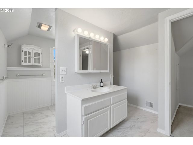 5204 Ne 36th Ave, Portland, OR 97221
