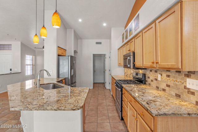 9551 N Crestone Drive, Tucson, AZ 85742