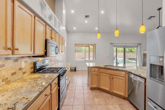 9551 N Crestone Drive, Tucson, AZ 85742