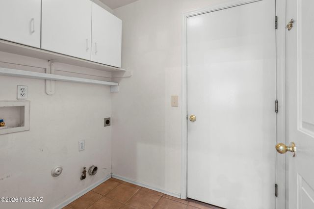 9551 N Crestone Drive, Tucson, AZ 85742