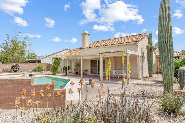 9551 N Crestone Drive, Tucson, AZ 85742