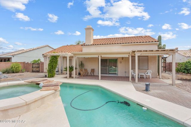 9551 N Crestone Drive, Tucson, AZ 85742