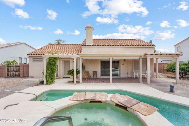 9551 N Crestone Drive, Tucson, AZ 85742