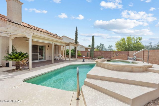 9551 N Crestone Drive, Tucson, AZ 85742