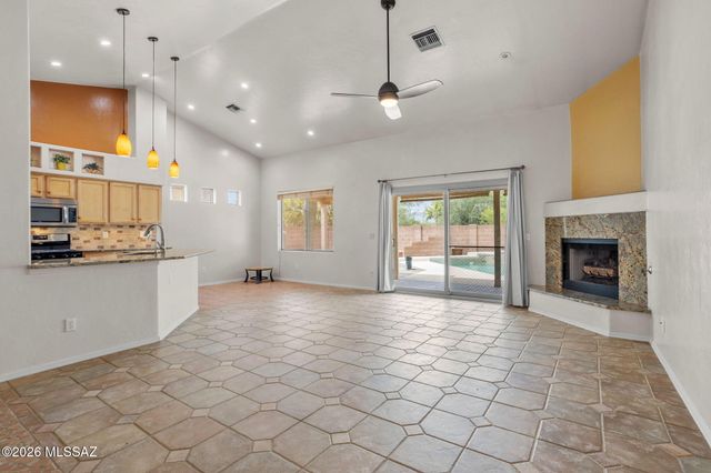 9551 N Crestone Drive, Tucson, AZ 85742