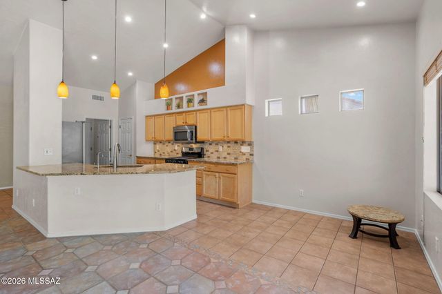 9551 N Crestone Drive, Tucson, AZ 85742