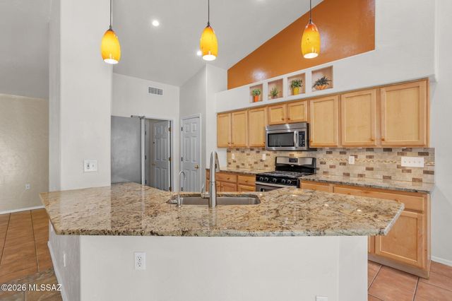 9551 N Crestone Drive, Tucson, AZ 85742