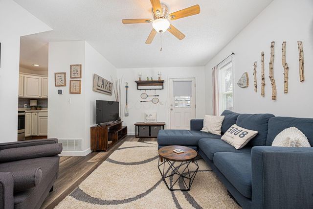 5 Rosebraugh Circle E, Buckeye Lake, OH 43008