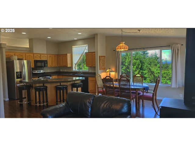 89349 RUSTIC Ln, Florence, OR 97439