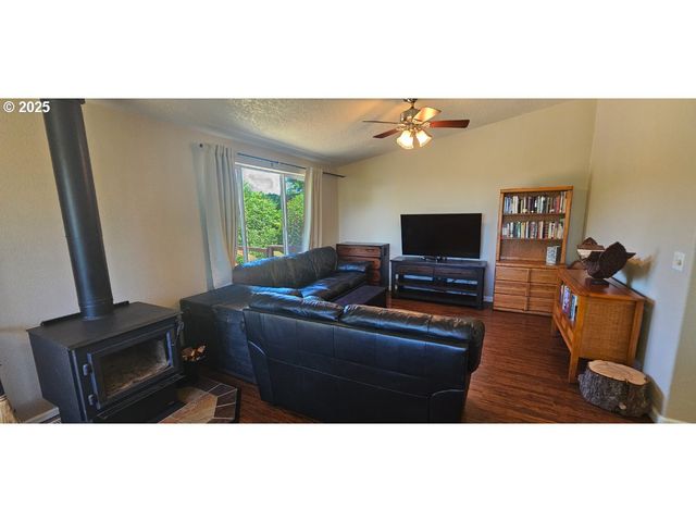 89349 RUSTIC Ln, Florence, OR 97439