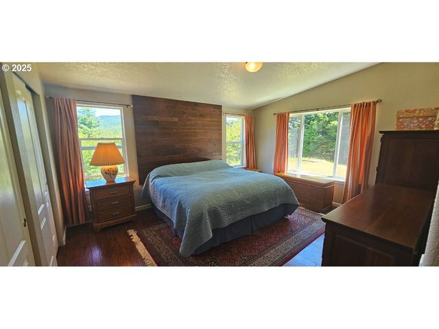 89349 RUSTIC Ln, Florence, OR 97439