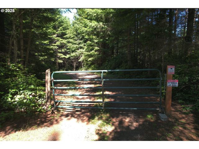 89349 RUSTIC Ln, Florence, OR 97439