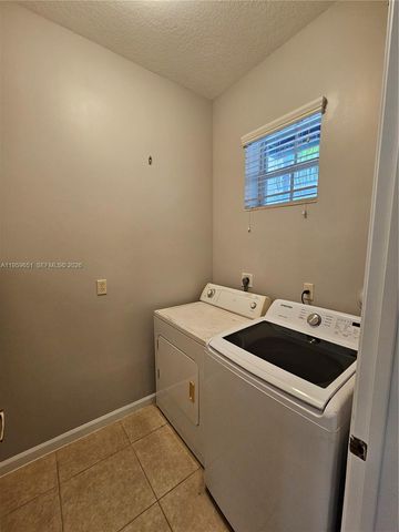 1033 NE 17th Way 406, Fort Lauderdale, FL 33304