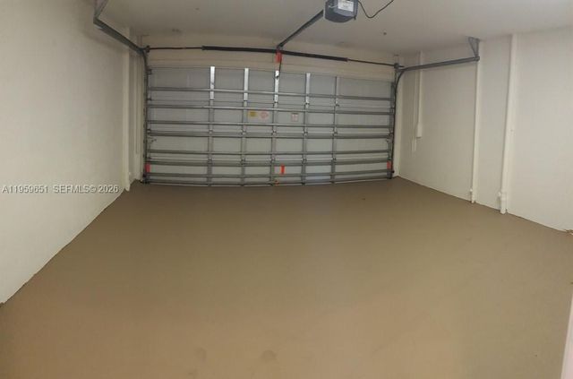 1033 NE 17th Way 406, Fort Lauderdale, FL 33304