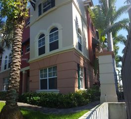 1033 NE 17th Way 406, Fort Lauderdale, FL 33304