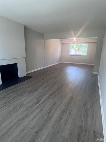 514 Broadmoor Drive, Chesterfield, MO 63017