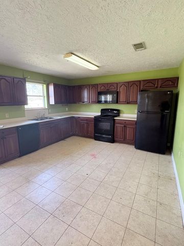 1618 Coach St, Deridder, LA 70634