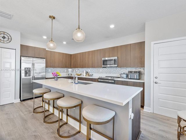 8398 NW 51st Ter 8398, Doral, FL 33166