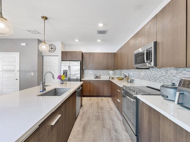 8398 NW 51st Ter 8398, Doral, FL 33166