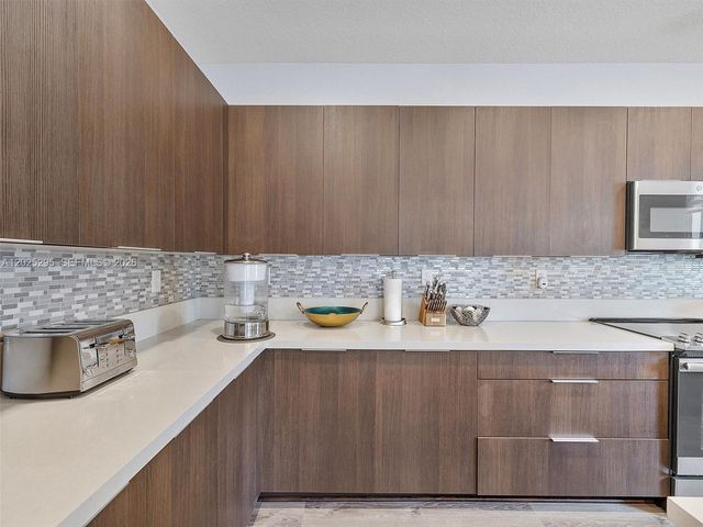 8398 NW 51st Ter 8398, Doral, FL 33166