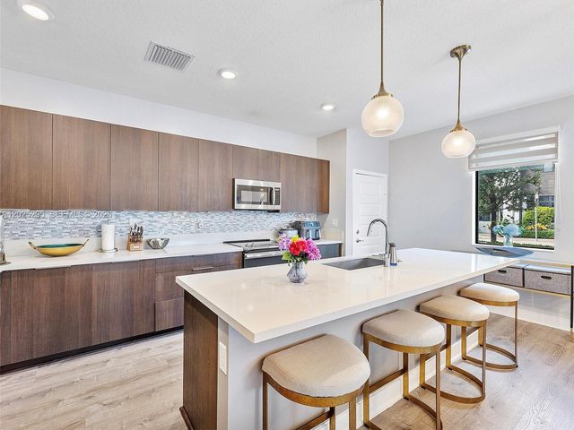 8398 NW 51st Ter 8398, Doral, FL 33166