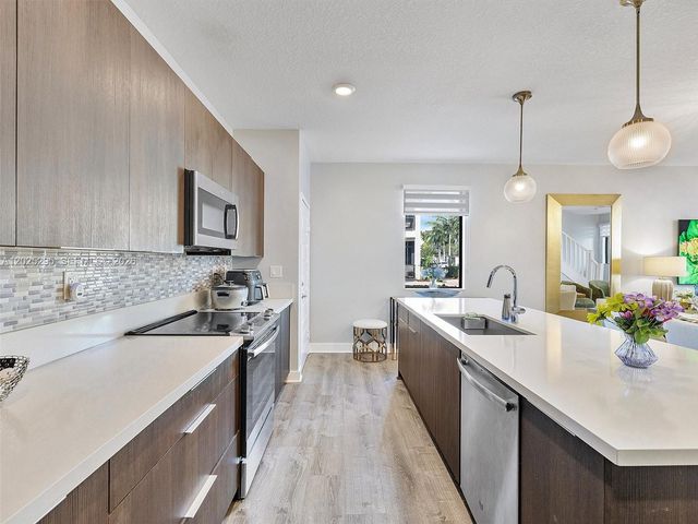 8398 NW 51st Ter 8398, Doral, FL 33166