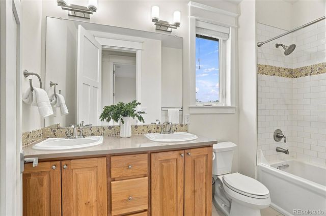 3275 S Logan Street, Englewood, CO 80113