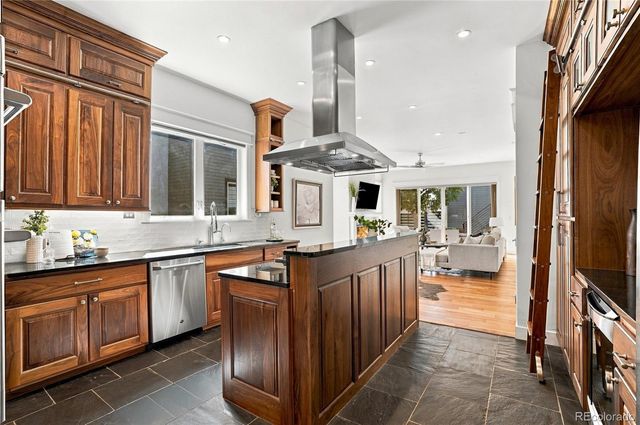 3275 S Logan Street, Englewood, CO 80113