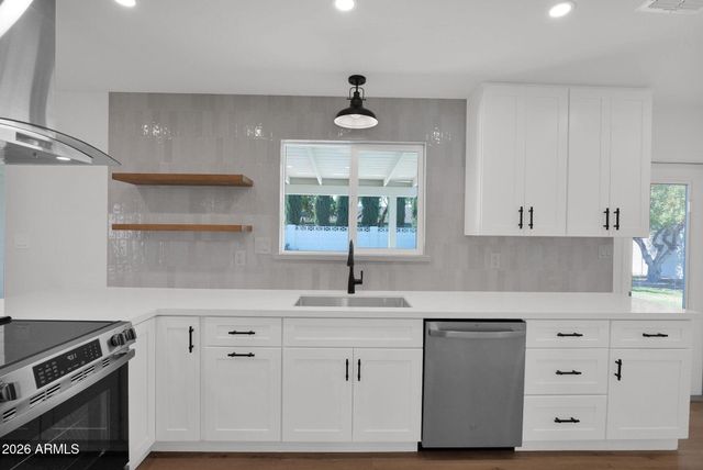 501 W SELDON Lane, Phoenix, AZ 85021