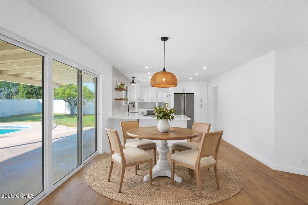 Image 13 of property listing at 501 W SELDON Lane, Phoenix, AZ 85021