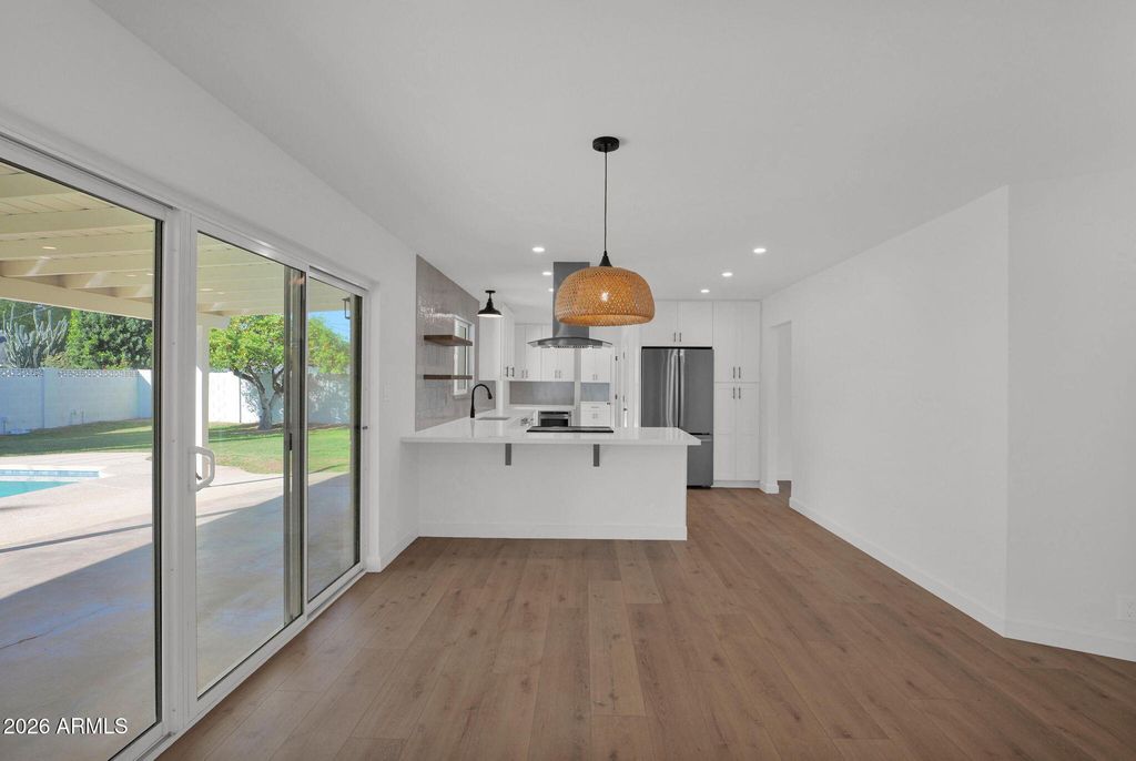 Image 14 of property listing at 501 W SELDON Lane, Phoenix, AZ 85021