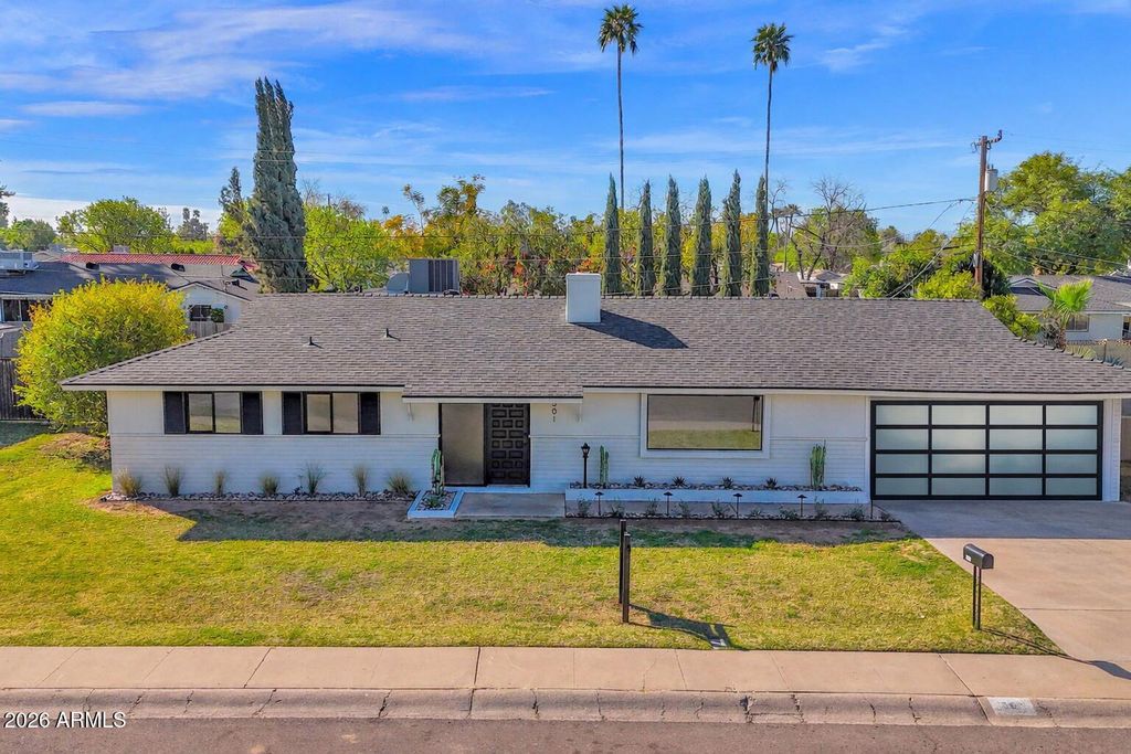 Image 2 of property listing at 501 W SELDON Lane, Phoenix, AZ 85021