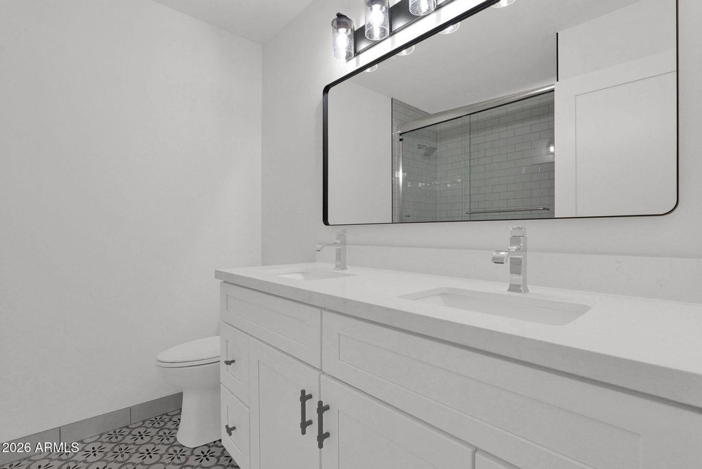 Image 28 of property listing at 501 W SELDON Lane, Phoenix, AZ 85021