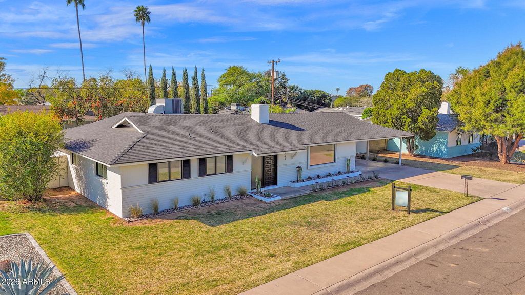 Image 3 of property listing at 501 W SELDON Lane, Phoenix, AZ 85021