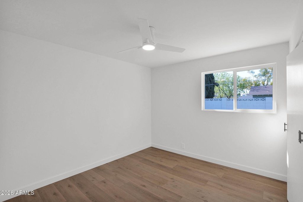 Image 30 of property listing at 501 W SELDON Lane, Phoenix, AZ 85021