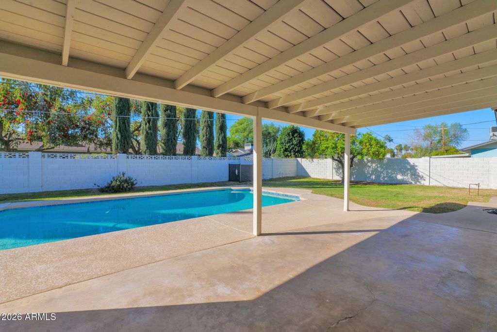Image 37 of property listing at 501 W SELDON Lane, Phoenix, AZ 85021