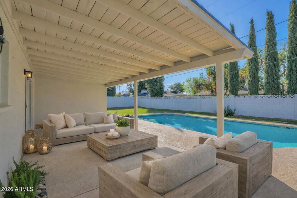 Image 38 of property listing at 501 W SELDON Lane, Phoenix, AZ 85021