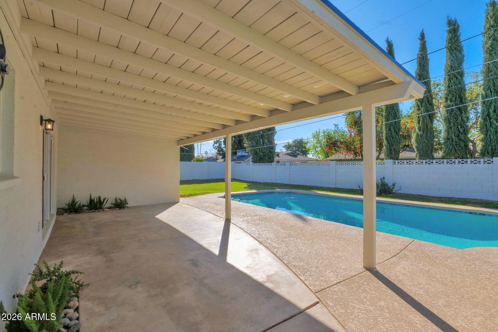 Image 39 of property listing at 501 W SELDON Lane, Phoenix, AZ 85021