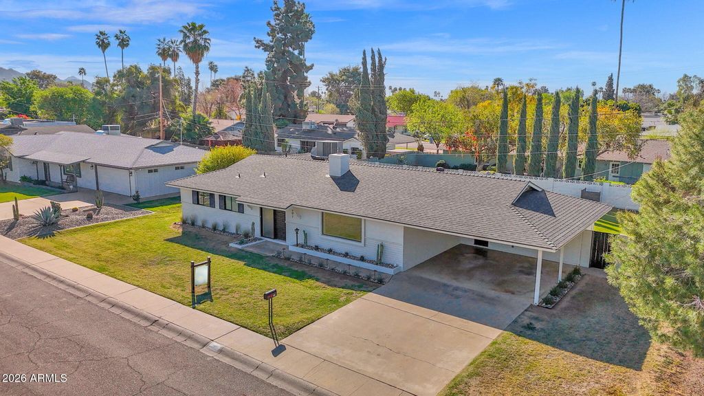 Image 4 of property listing at 501 W SELDON Lane, Phoenix, AZ 85021