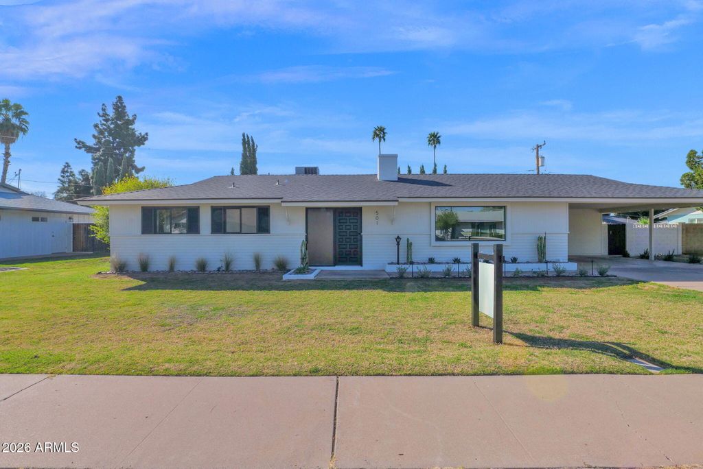 Image 5 of property listing at 501 W SELDON Lane, Phoenix, AZ 85021