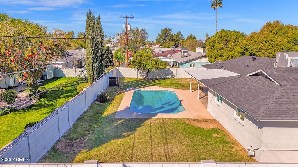 Image 7 of property listing at 501 W SELDON Lane, Phoenix, AZ 85021