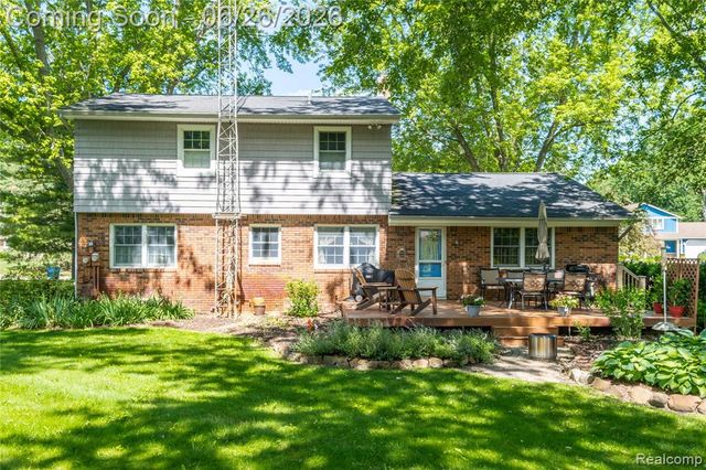 3706 Lido Drive, Highland, MI 48356