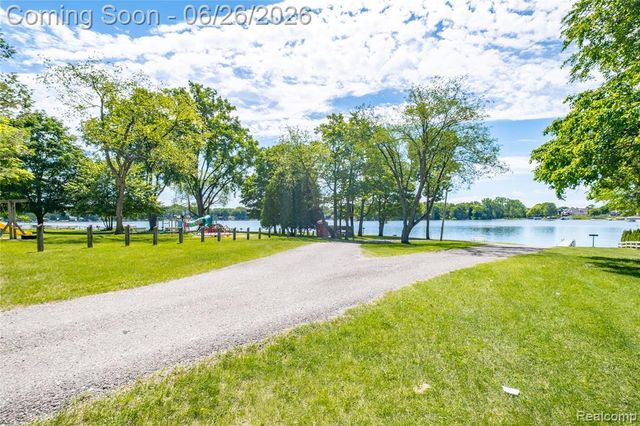 3706 Lido Drive, Highland, MI 48356